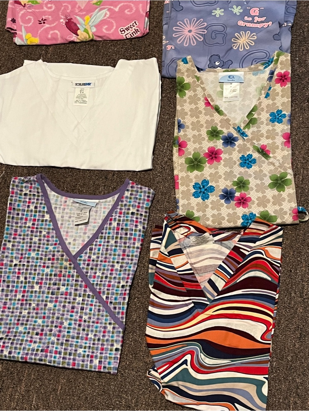 11 Scrub Tops Multicolor Floral Patterned Nurse Housekeeping Health Care Bundle - Picture 4 of 9